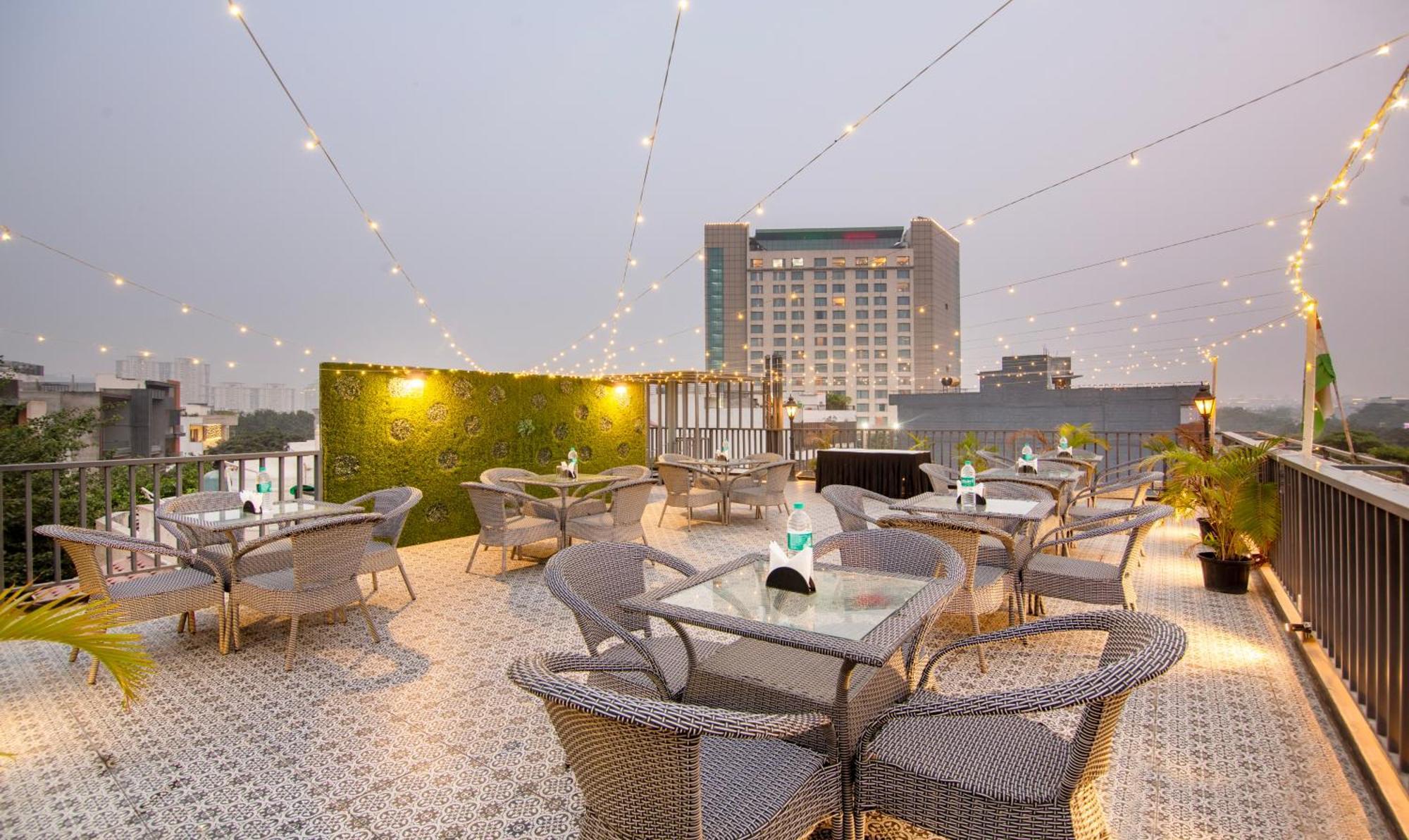 Super Townhouse Sushant Lok Phase 1 Formerly Hotel Neven Gurgaon Buitenkant foto