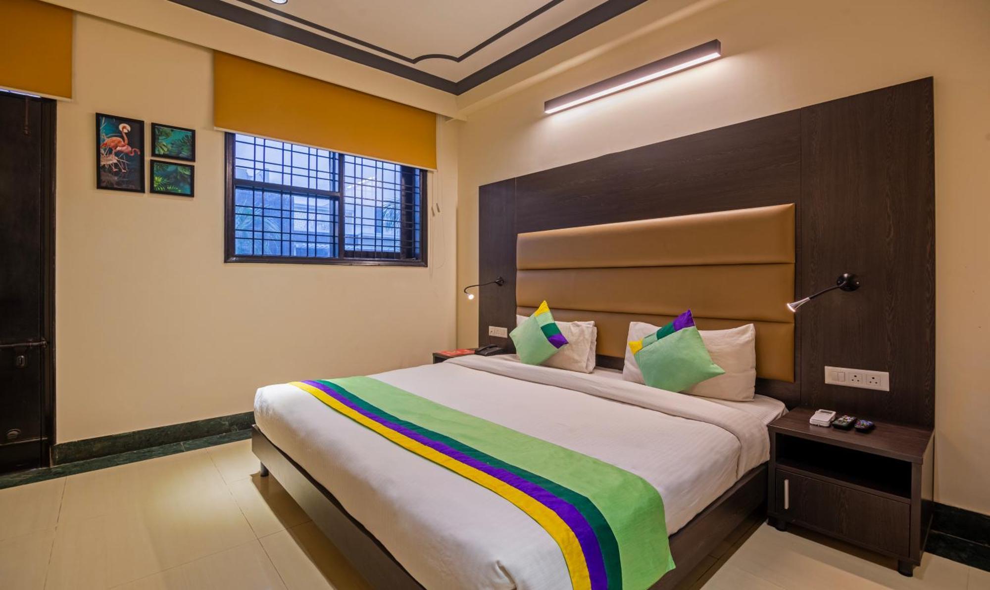 Super Townhouse Sushant Lok Phase 1 Formerly Hotel Neven Gurgaon Buitenkant foto