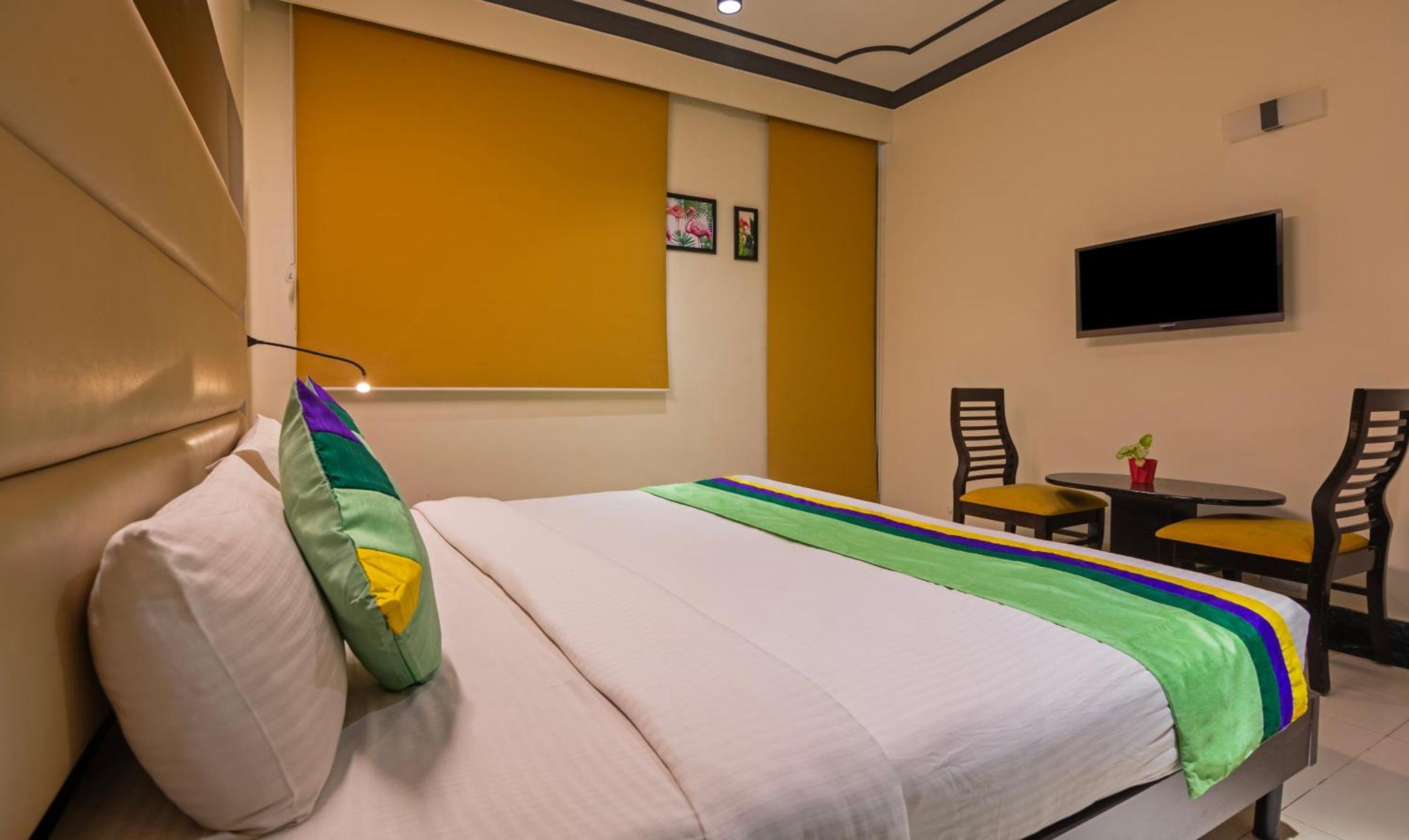 Super Townhouse Sushant Lok Phase 1 Formerly Hotel Neven Gurgaon Buitenkant foto