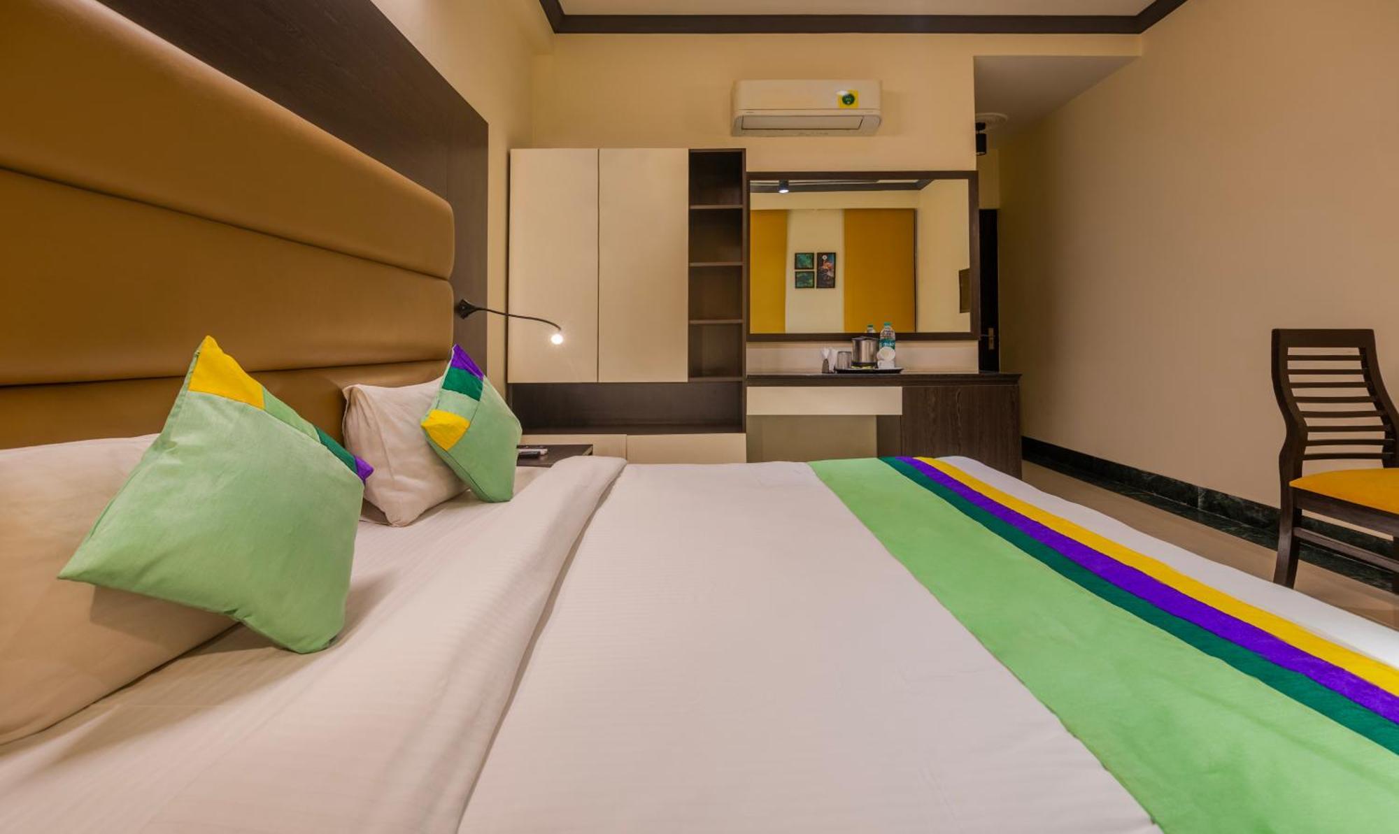 Super Townhouse Sushant Lok Phase 1 Formerly Hotel Neven Gurgaon Buitenkant foto