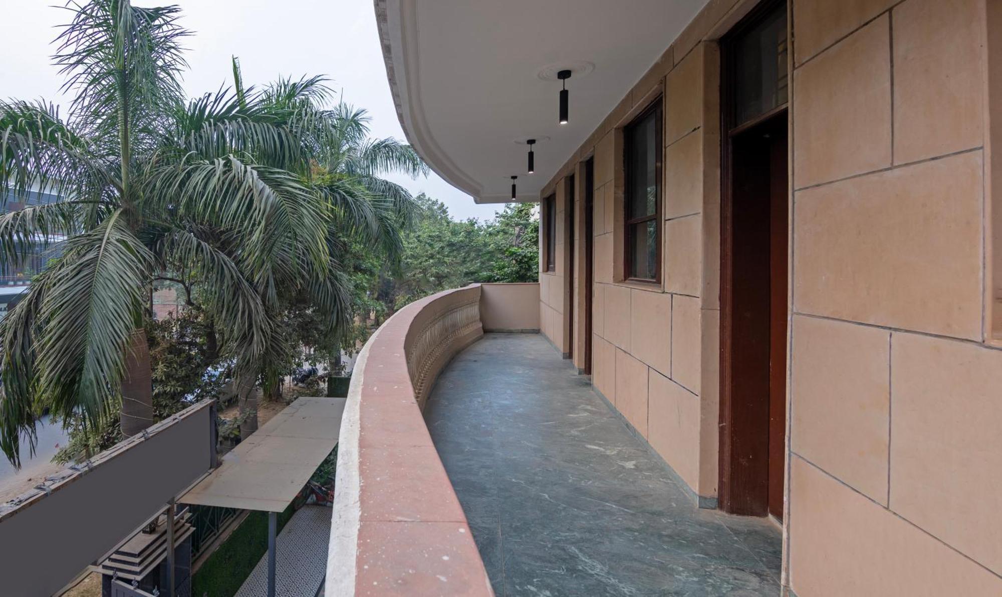Super Townhouse Sushant Lok Phase 1 Formerly Hotel Neven Gurgaon Buitenkant foto