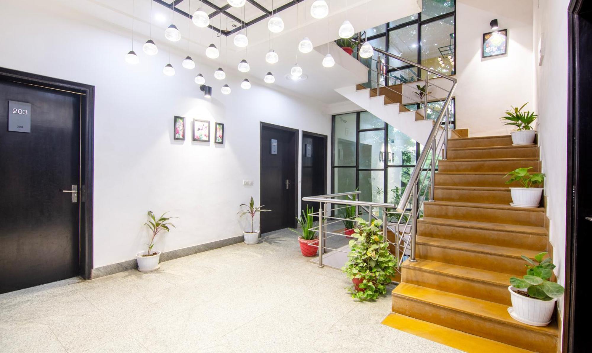 Super Townhouse Sushant Lok Phase 1 Formerly Hotel Neven Gurgaon Buitenkant foto