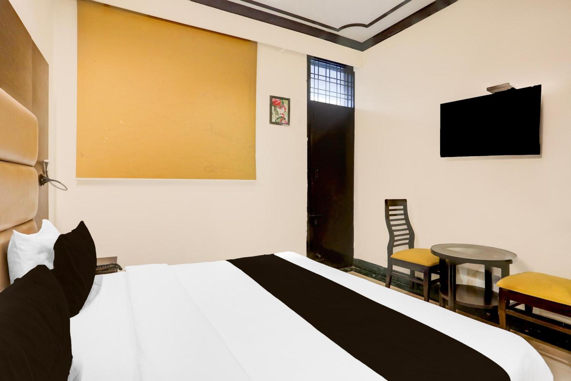 Super Townhouse Sushant Lok Phase 1 Formerly Hotel Neven Gurgaon Buitenkant foto