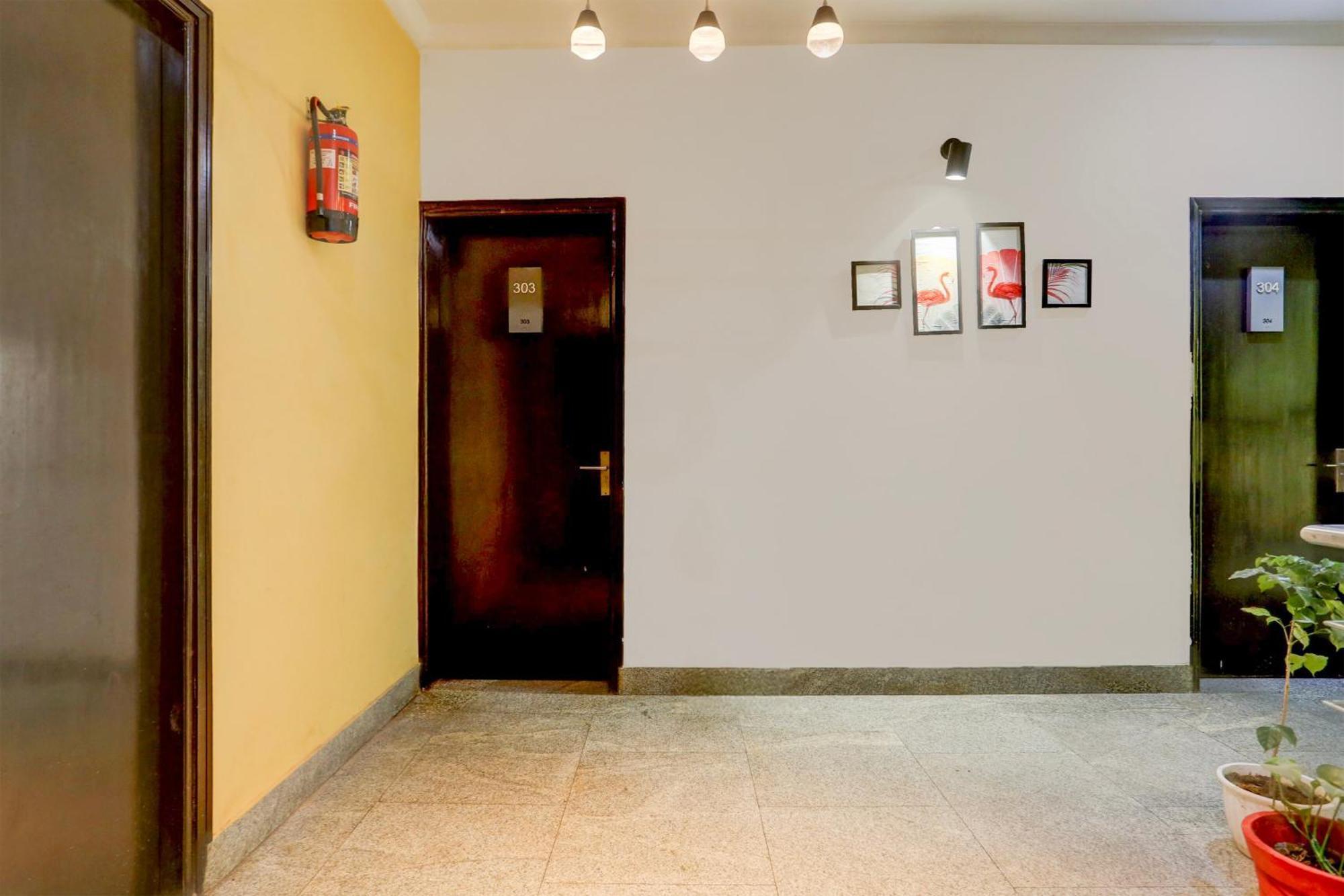 Super Townhouse Sushant Lok Phase 1 Formerly Hotel Neven Gurgaon Buitenkant foto