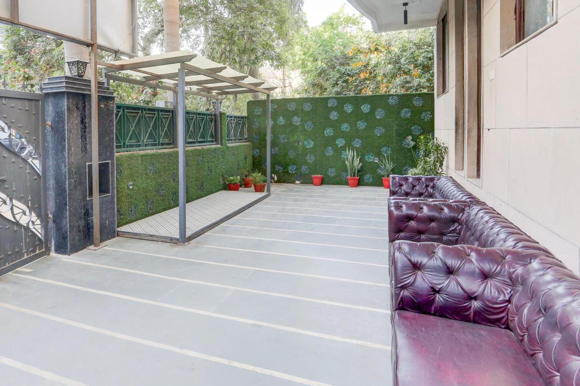 Super Townhouse Sushant Lok Phase 1 Formerly Hotel Neven Gurgaon Buitenkant foto