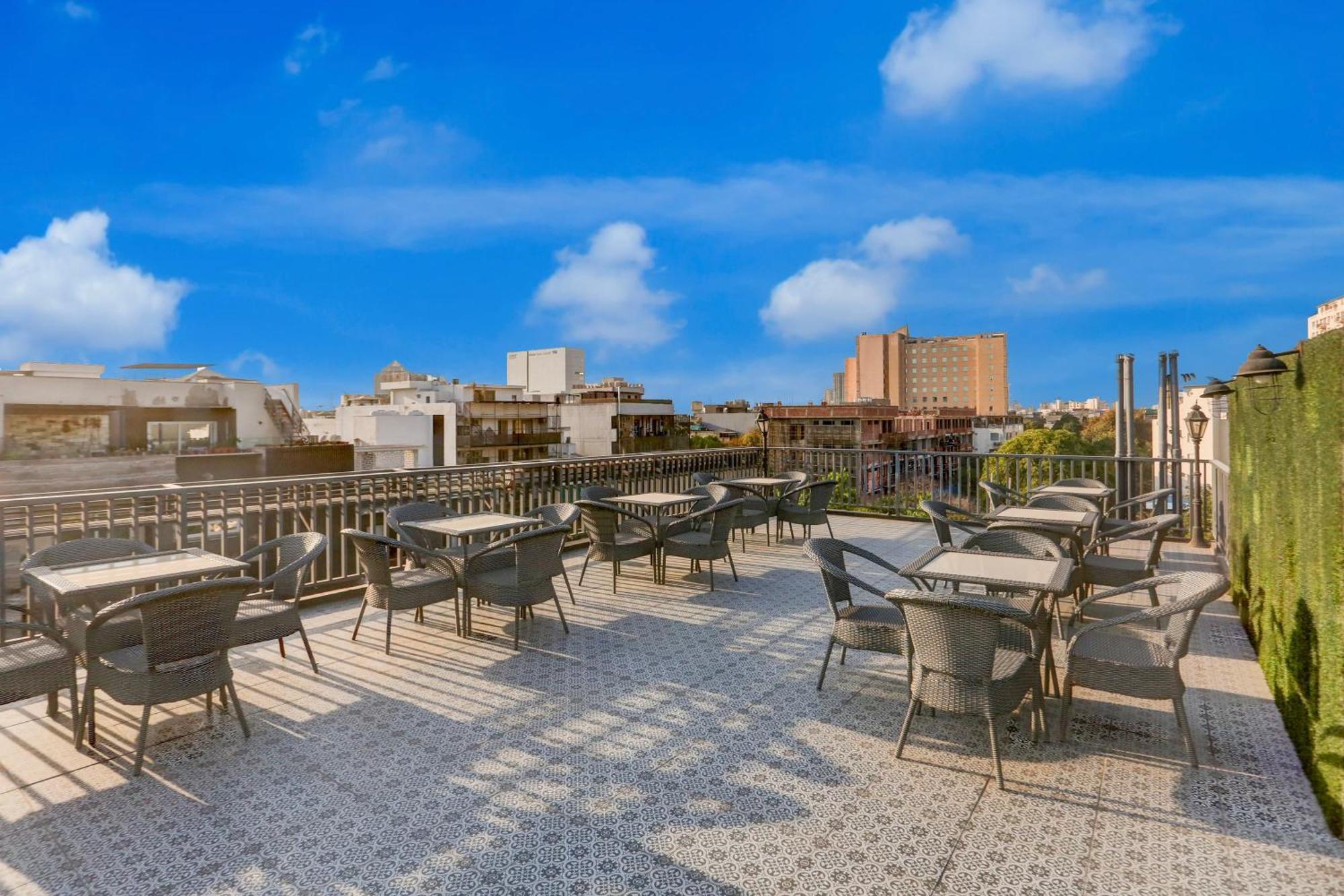 Super Townhouse Sushant Lok Phase 1 Formerly Hotel Neven Gurgaon Buitenkant foto