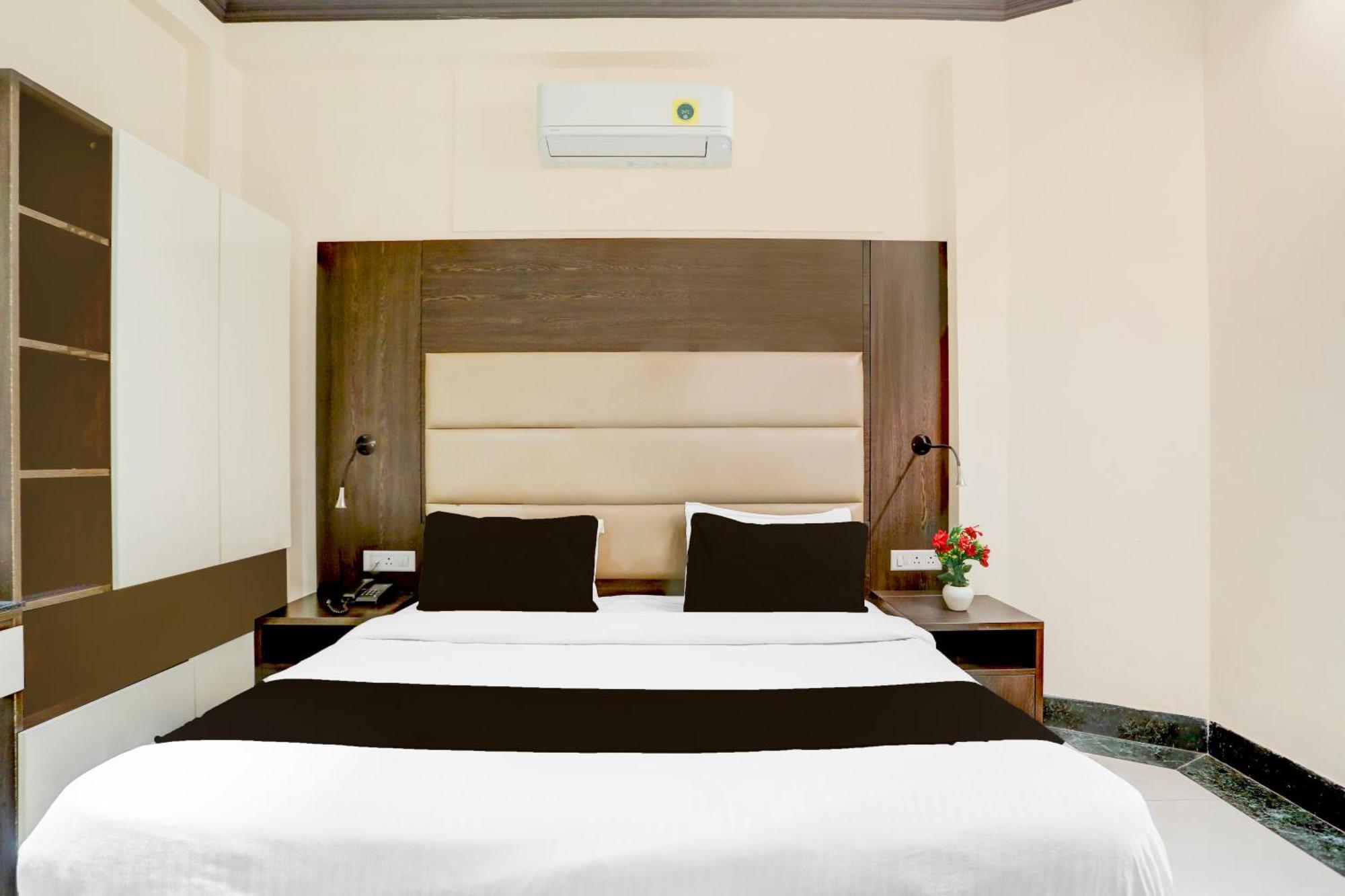 Super Townhouse Sushant Lok Phase 1 Formerly Hotel Neven Gurgaon Buitenkant foto