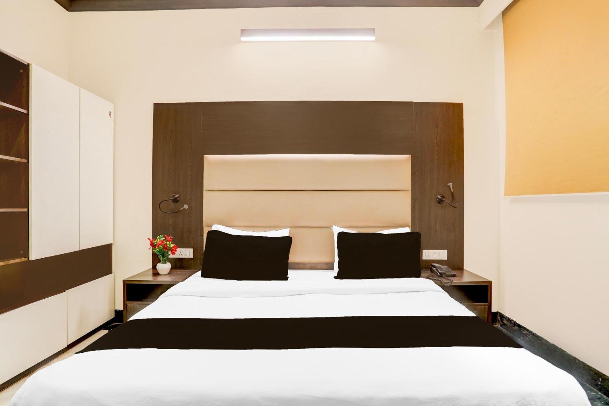 Super Townhouse Sushant Lok Phase 1 Formerly Hotel Neven Gurgaon Buitenkant foto